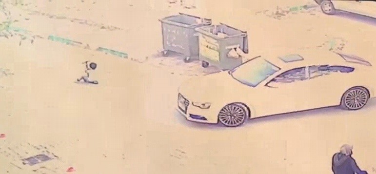 Bursa'da otomobil çocuğun üzerinden geçti! Kaza anı kamerada - Resim : 1