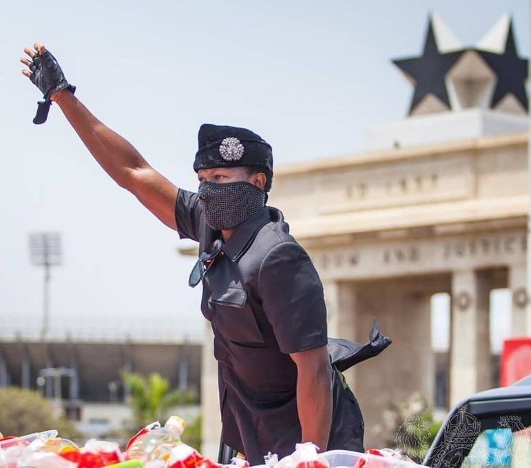 Bu kadarına da pes! Lütfü Savaş'a büyük densizlik! 'Afrika prensi' diye paylaştığı kişi fenomen çıktı! - Resim: 34