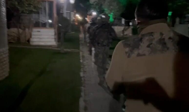 İzmir'de ikiz kardeşler Rıdvan ve Kaan T. yasa dışı bahis ile milyonları cukkaladı! 1'i paket diğeri aranıyor - Resim: 7