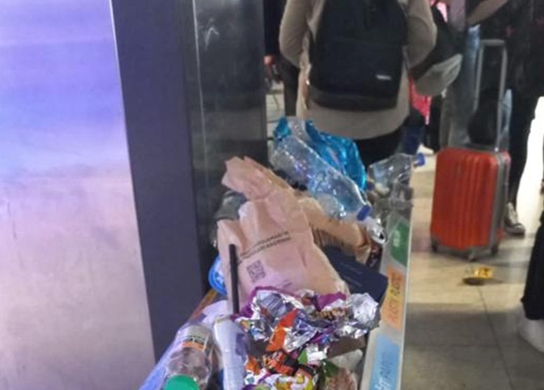 Sabiha Gökçen Havalimanı pislik içinde! Görüntüler şoke etti | Temizlik şirketinde personel yok iddiası olay oldu - Resim: 7