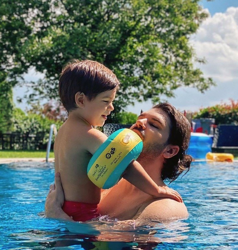 Fahriye Evcen ile Burak Özçivit'in küçük oğlu Kerem ilk kez görüntülendi! Karan Özçivit'in kardeşi bakın kime benziyor? - Resim: 93