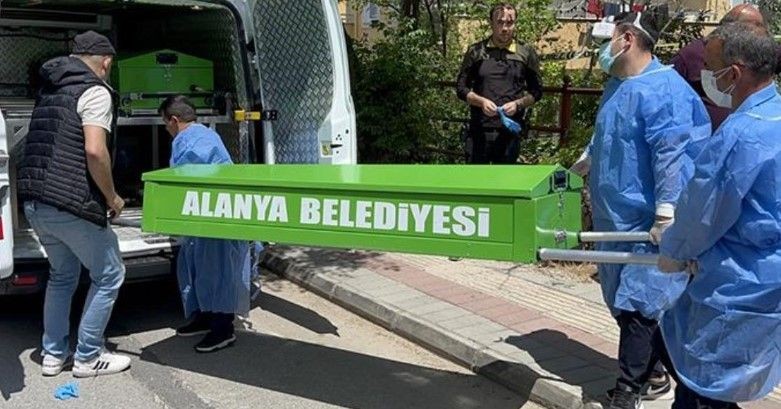 Gardırobun içinden vahşet çıktı! Tüyler ürperten olay komşuların ihbarıyla çözüldü! 70 yaşındaki kadının... - Resim: 7