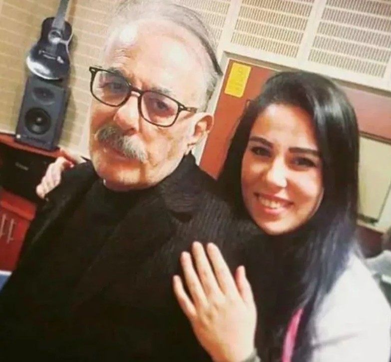 "Maneviyatım ağır basıyor" diyerek şarkıcılığı bırakan Ferdi Tayfur'un kızı Tuğçe Tayfur tesettüre girdi! Desteklediği partiyi açıkladı - Resim: 2