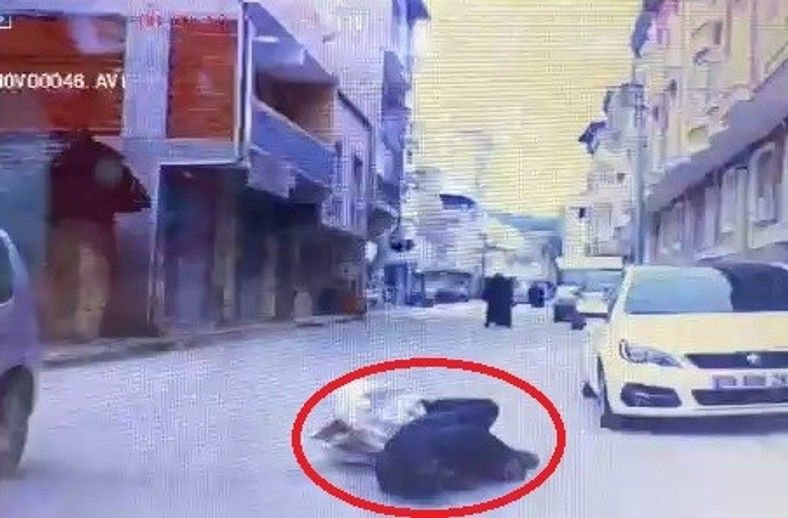 Bursa'da Oscar'lık dolandırıcılık saniye saniye araç kamerasında! Alman vatandaşı zannettiği şahıs Bursalı çıkınca... - Resim : 2