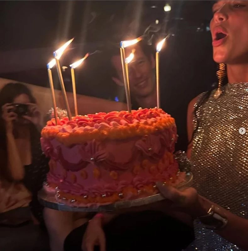 Dua Lipa'dan doğum günü pozları! Paylaşımına beğeni yağdı - Resim: 3