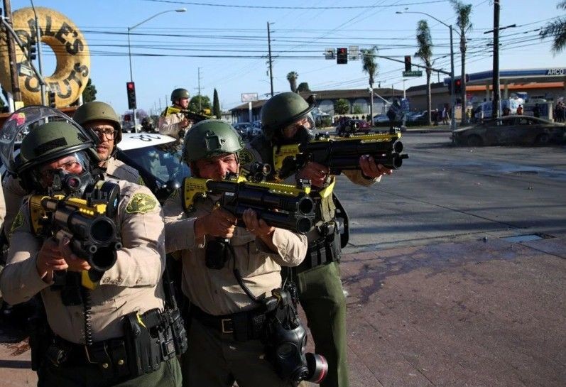 Los Angeles'ta isyan başladı! Ulusal Muhafızlar sokağa indi - Resim: 5