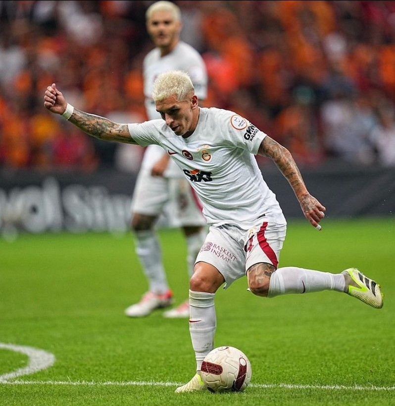 Galatasaraylı yıldız futbolcu Lucas Torreira aşka geldi! Oyuncu Devrim Özkan'la ev hallerini paylaştı! Torreira'nın notu parmak ısırttı - Resim: 23