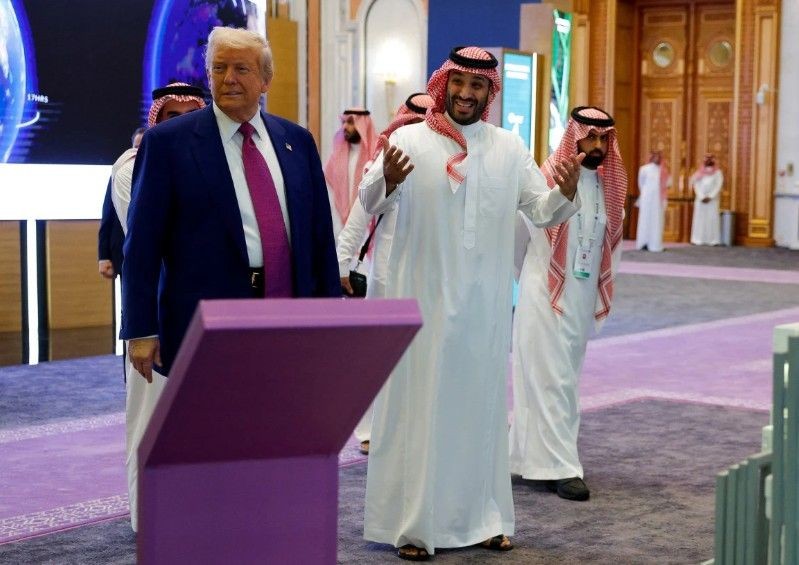 Prens Selman şoför koltuğunda! Misafiri Donald Trump'ı golf arabasıyla yemeğe çıkardı - Resim: 3
