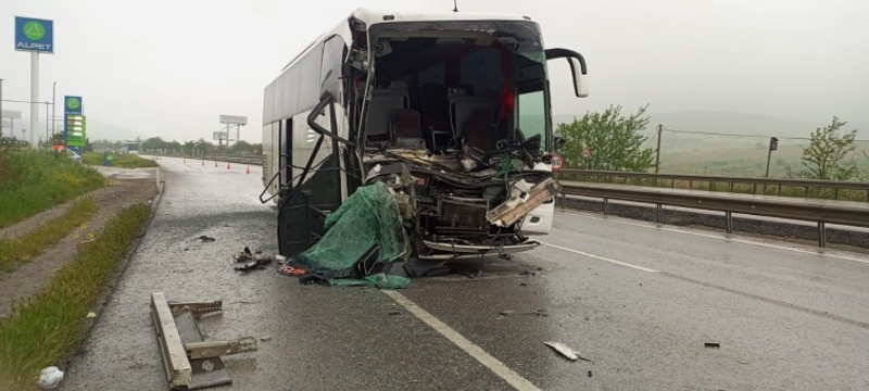 Son dakika! Balıkesir'de tur otobüsü TIR'a çarptı: 33 yaralı - Resim : 2