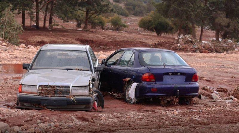 Sel felaketi yaşayan Libya'daki Derne kentinde 245 ceset bulundu - Resim: 12