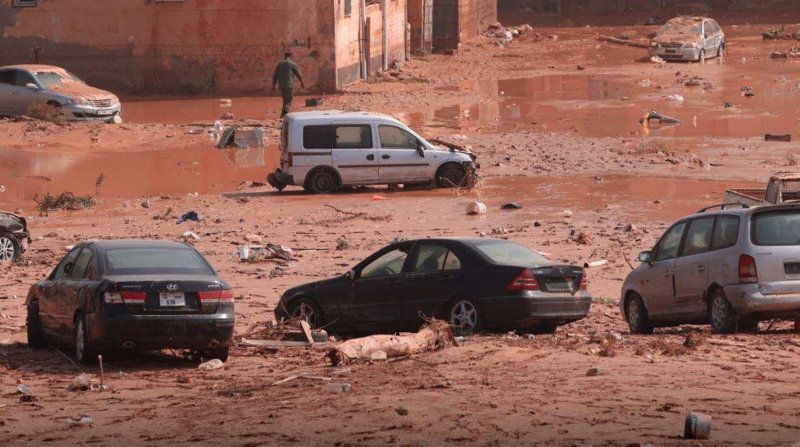 Sel felaketi yaşayan Libya'daki Derne kentinde 245 ceset bulundu - Resim: 17