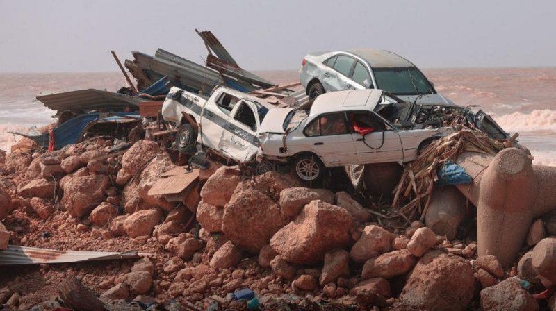 Sel felaketi yaşayan Libya'daki Derne kentinde 245 ceset bulundu - Resim: 11