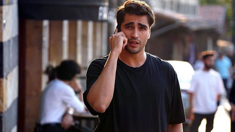 Oyuncu Mert Yazıcıoğlu'nun Afra Saraçoğlu ile birlikteyken Dilan Çiçek Deniz'e attığı bakış sosyal medyada gündem oldu - Resim: 4