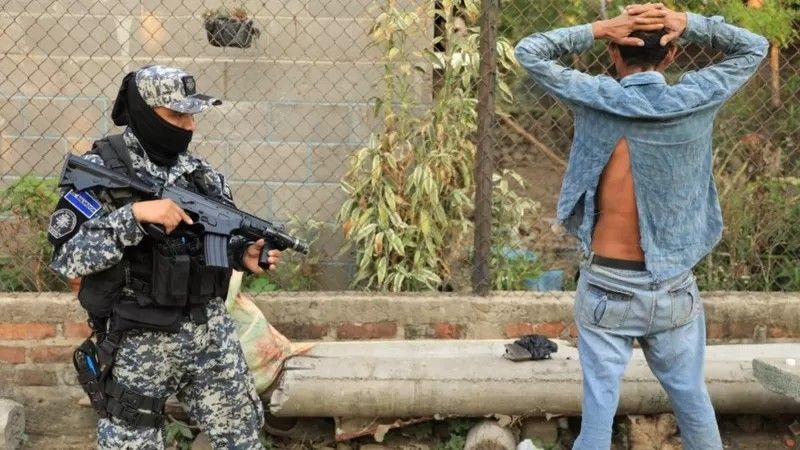 El Salvador'da çetelerle mücadele için Cabanas vilayeti kuşatma altına alındı - Resim: 1