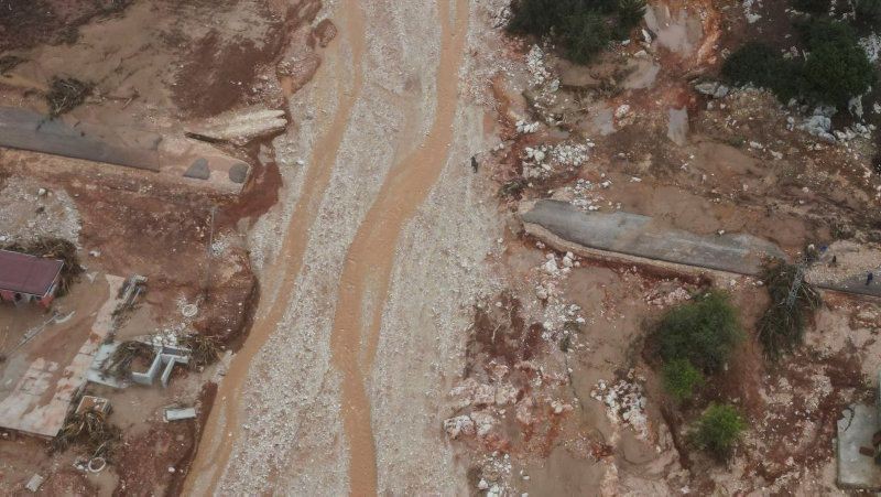 Libya'daki sel şehri bataklığa çevirdi! İlk günün görüntüleri dünyayı şoke etti - Resim: 65
