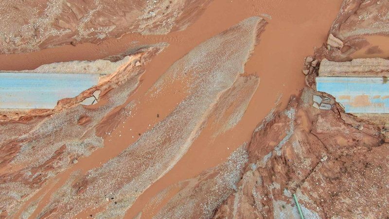 Libya'daki sel şehri bataklığa çevirdi! İlk günün görüntüleri dünyayı şoke etti - Resim: 72