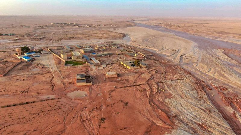 Libya'daki sel şehri bataklığa çevirdi! İlk günün görüntüleri dünyayı şoke etti - Resim: 76