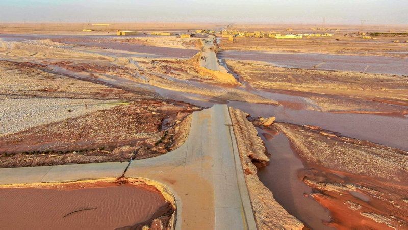 Libya'daki sel şehri bataklığa çevirdi! İlk günün görüntüleri dünyayı şoke etti - Resim: 82
