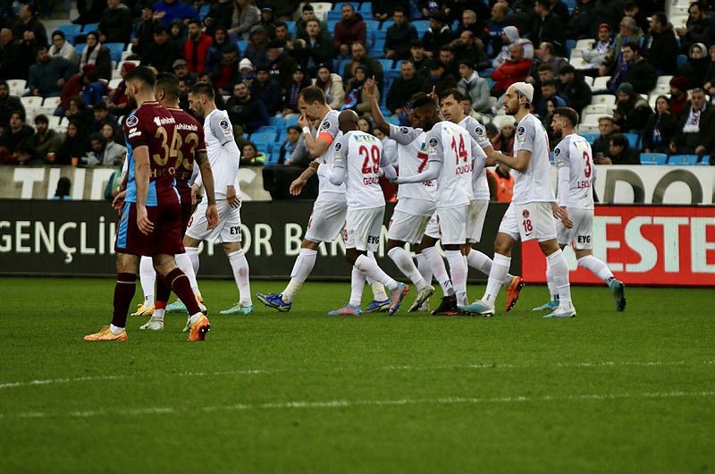 Trabzonspor'da Steven Gerrard sesleri! İlk görüşme İstanbul'da yapıldı - Resim: 1