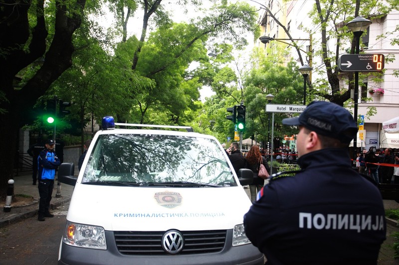Sırbistan Belgrad'da bir silahlı saldırı daha! 2 günde 17 kişi öldü - Resim : 7