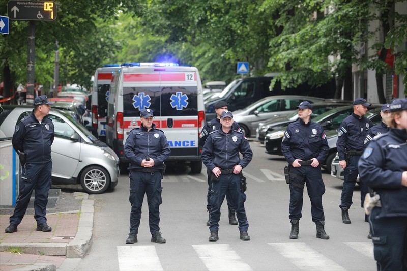 Sırbistan Belgrad'da bir silahlı saldırı daha! 2 günde 17 kişi öldü - Resim : 5