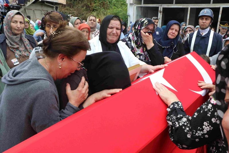Şehit jandarma dualarla son yolculuğuna uğurlandı - Resim: 6