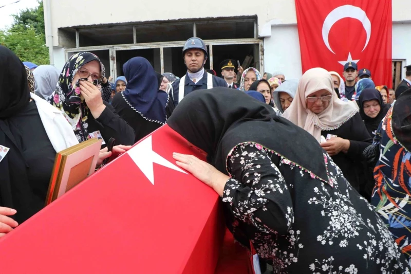 Şehit jandarma dualarla son yolculuğuna uğurlandı - Resim: 5