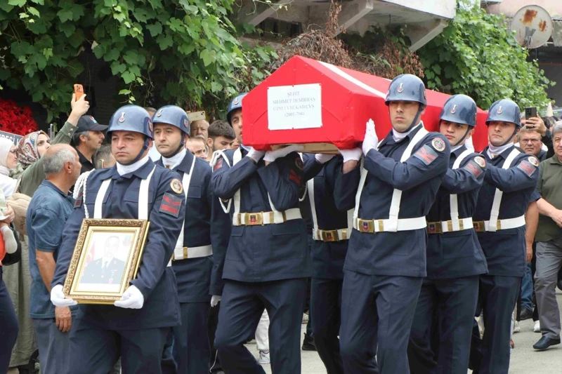 Şehit jandarma dualarla son yolculuğuna uğurlandı - Resim: 7