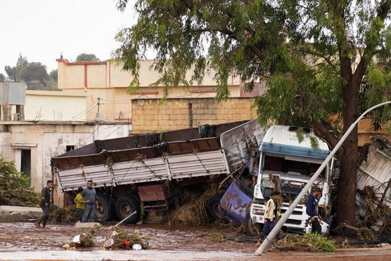 Libya'daki sel şehri bataklığa çevirdi! İlk günün görüntüleri dünyayı şoke etti - Resim: 42