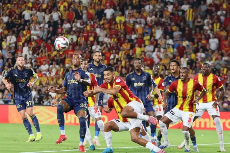 Fenerbahçe deplasmanda Göztepe ile golsüz berabere kaldı - Resim : 2