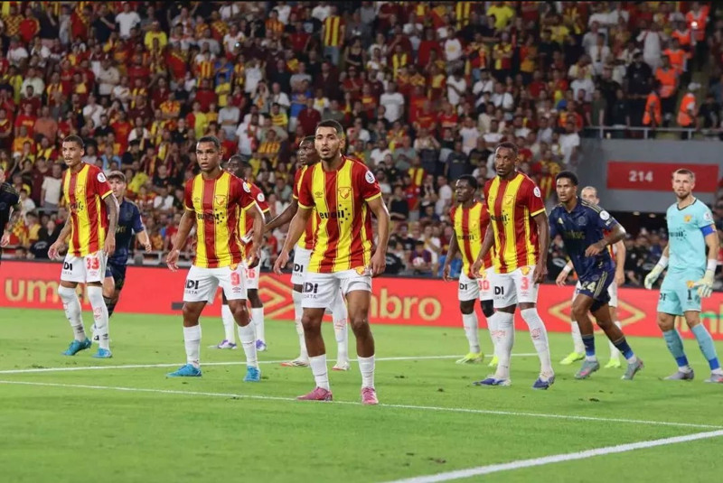 Fenerbahçe deplasmanda Göztepe ile golsüz berabere kaldı - Resim : 1