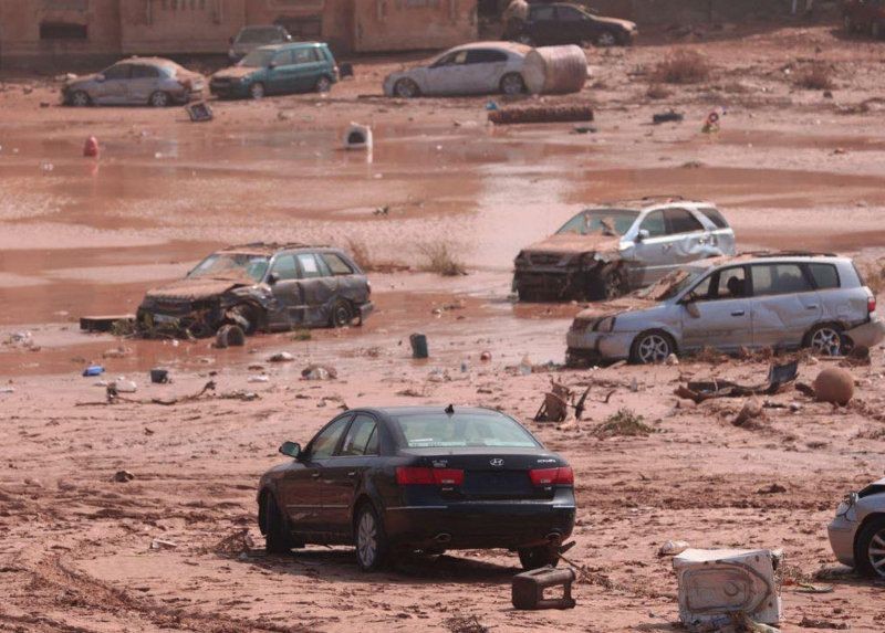 Sel felaketi yaşayan Libya'daki Derne kentinde 245 ceset bulundu - Resim: 23