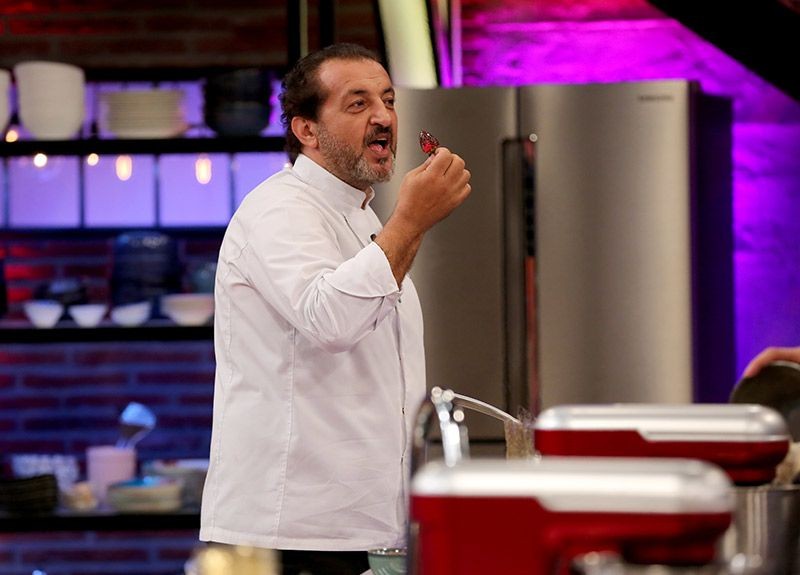 TV8 ekranlarında yayınlanan 'MasterChef Türkiye' programındaki hangi ünlü şef programa veda ediyor? Yerine hangi ünlü isim gelecek? - Resim: 2