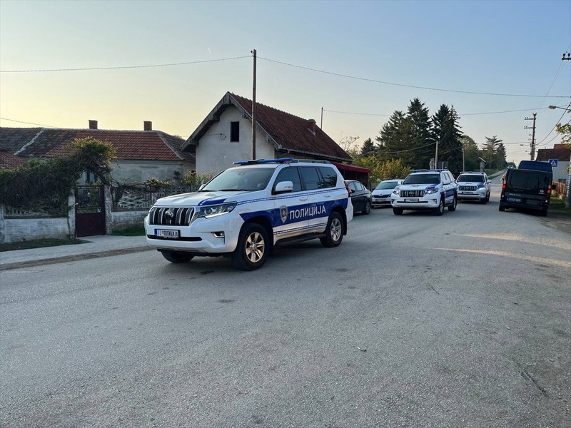 Sırbistan Belgrad'da bir silahlı saldırı daha! 2 günde 17 kişi öldü - Resim : 4