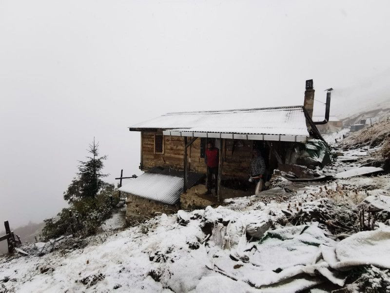 Ardahan ve Rize'de kar yağışı etkili oldu! Rekor yaz yerini kara bıraktı - Resim: 1
