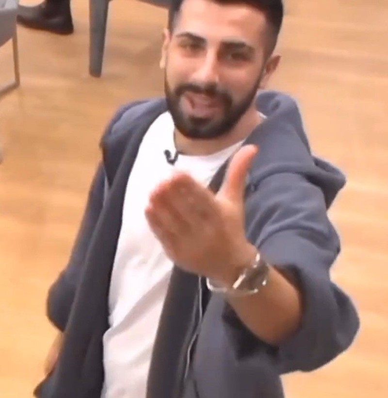 Kısmetse Olur bu defa ne skandalla ne de ifşayla gündem oldu! Yarışmanın ayrılmaz ikilisi Oğulcan Yılmaz ve Sedat Polat 'İngilizcesizliğiyle' viral oldu! - Resim: 6