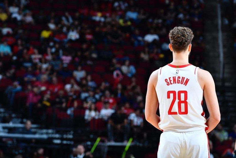Breaking Bad'in efsaneleri Alperen Şengün'ü izledi! Alperen'den double-double - Resim: 7