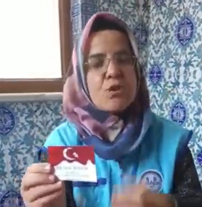 Deprem bölgesinde Misyonerlik faaliyeti iddiaları! Yardım poşetlerinden "İsa seni seviyor" kartları çıktı - Resim: 9