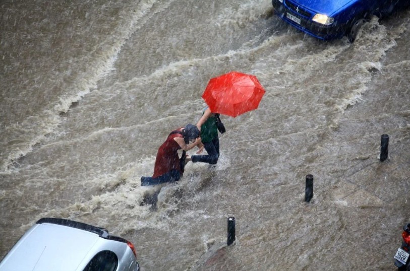 İstanbul'da fırtına bekleniyor! Meteoroloji Genel Müdürlüğü'nden 28 kente sarı ve turuncu kodlu uyarı - Resim: 3