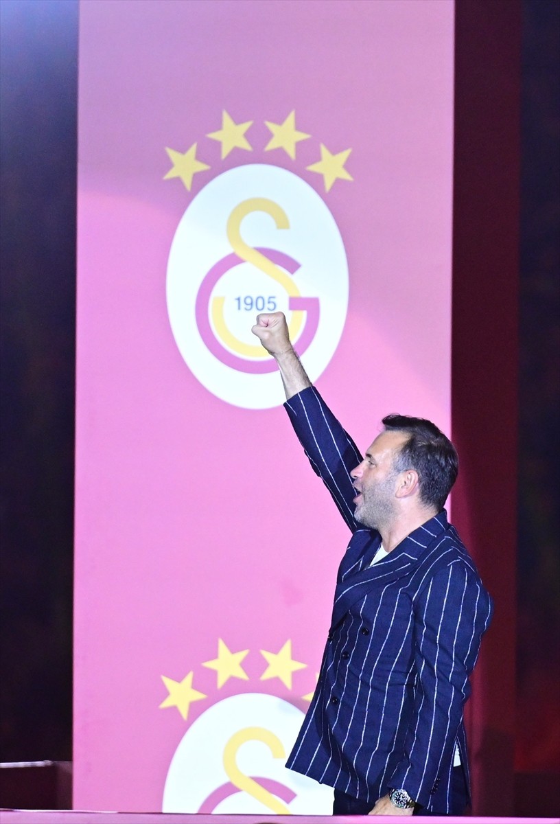 Galatasaray Teknik Direktörü Okan Buruk'tan yeni sözleşme sonrası ilk açıklamalar - Resim : 3