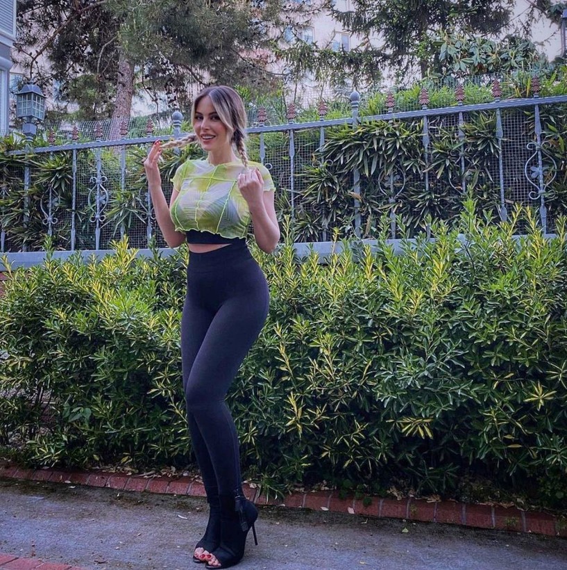 'Stil İkonu' adlı programdan 4'üncü bölümde ayrılan sunucu Hande Sarıoğlu Hakan Akkaya ile yaşadıkları kavgayı anlattı: Yapım ekibi ayırdı - Resim: 7