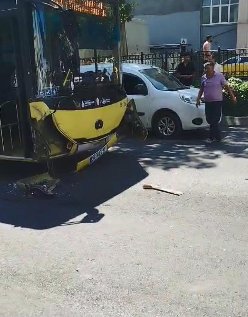 Beyoğlu'nda 9 araç birbirine girdi! Zincirleme kazada yaralılar var - Resim : 2