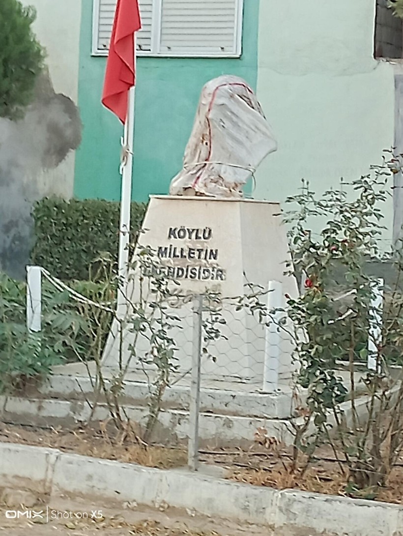 İzmir'de 2 Atatürk büstüne saldırı - Resim : 1