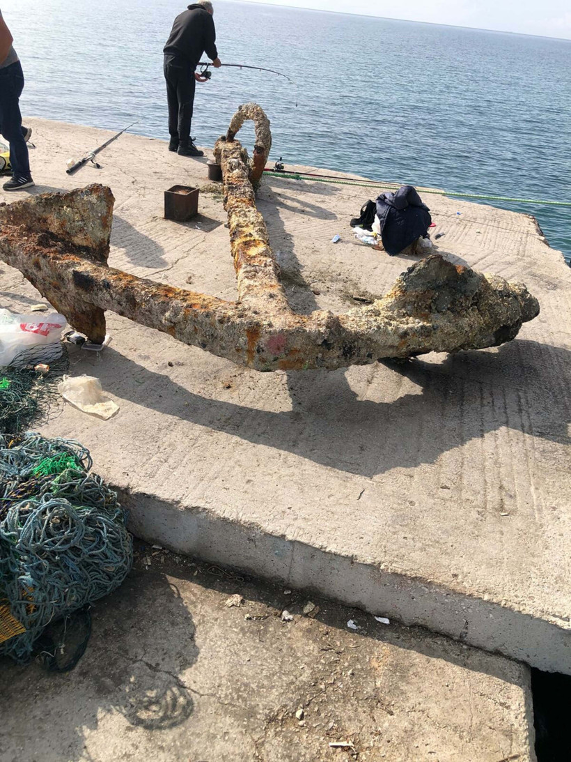 Çanakkale’de balıkçıların ağına 3 tonluk çapa takıldı - Resim : 1