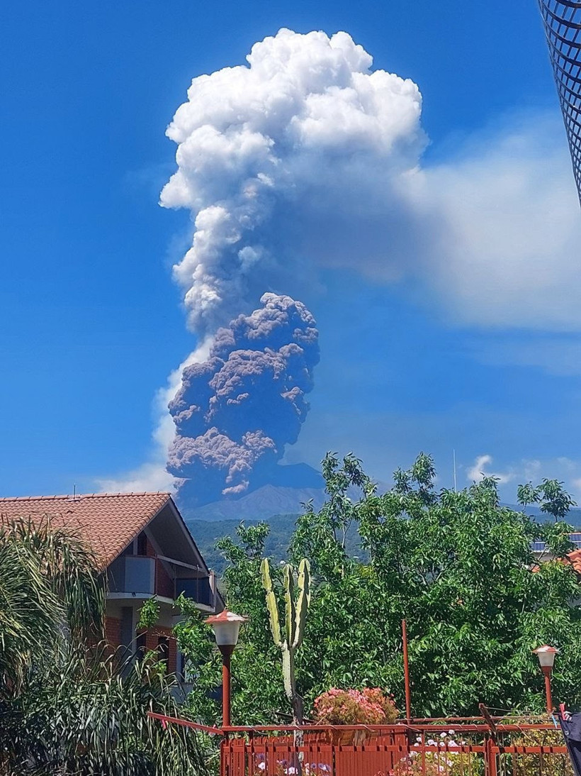 Etna Yanardağı patladı! Turistler kaçarken görüntülendi - Resim : 3