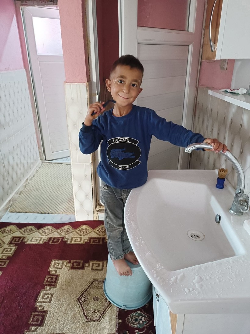 İnşaat halindeki camiye giren çocuk elektrik akımına kapılarak öldü - Resim : 1