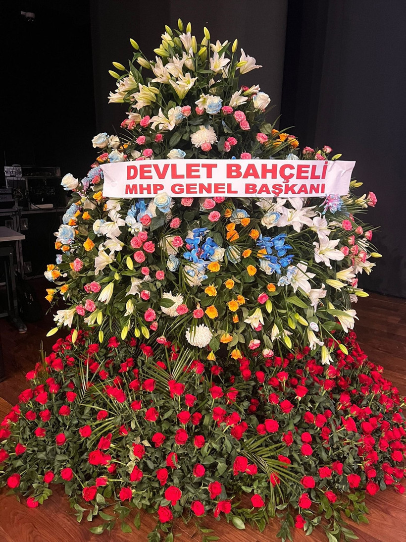 Devlet Bahçeli’den AK Parti’nin 24'üncü yıl dönümüne özel çiçek - Resim : 2
