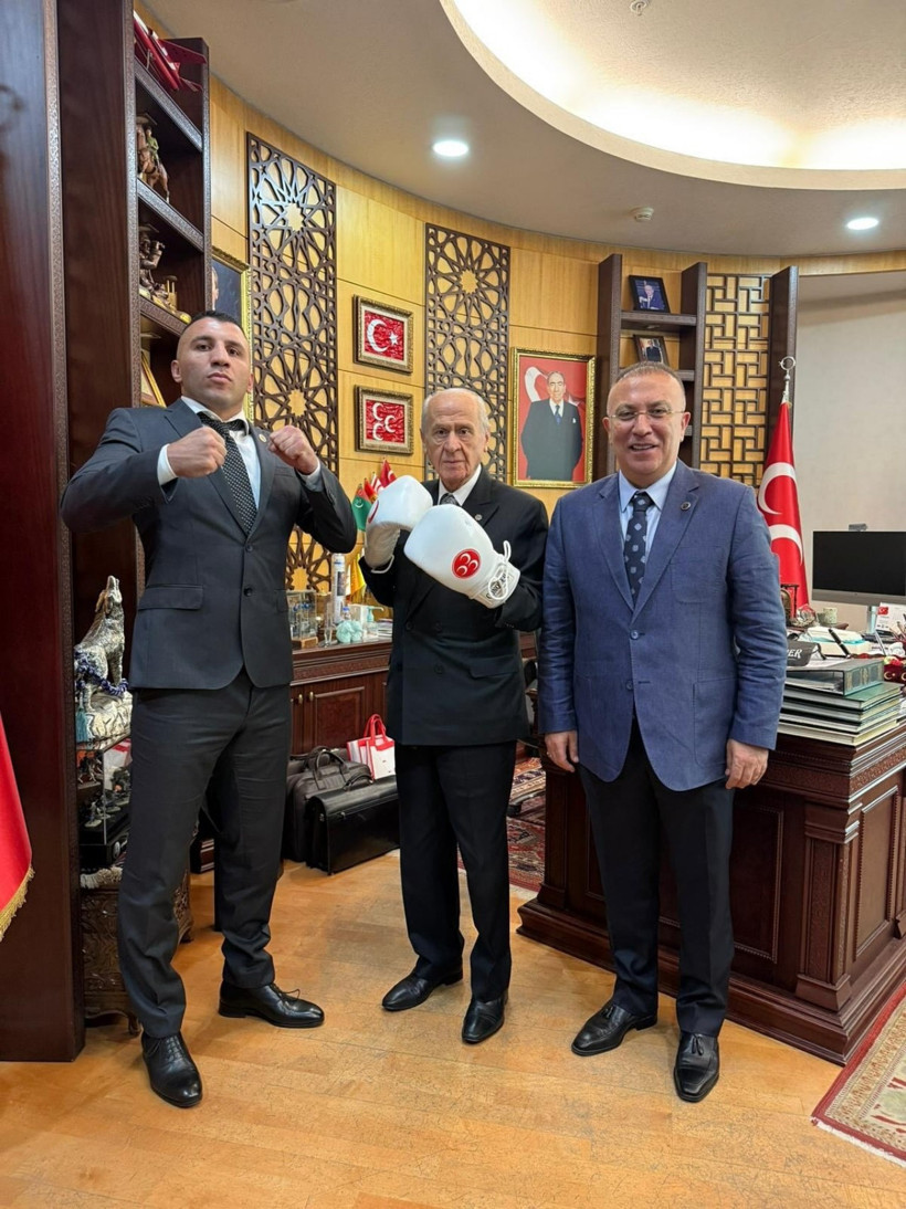 Boks şampiyonu Avni Yıldırım’dan Bahçeli’ye ziyaret - Resim : 1