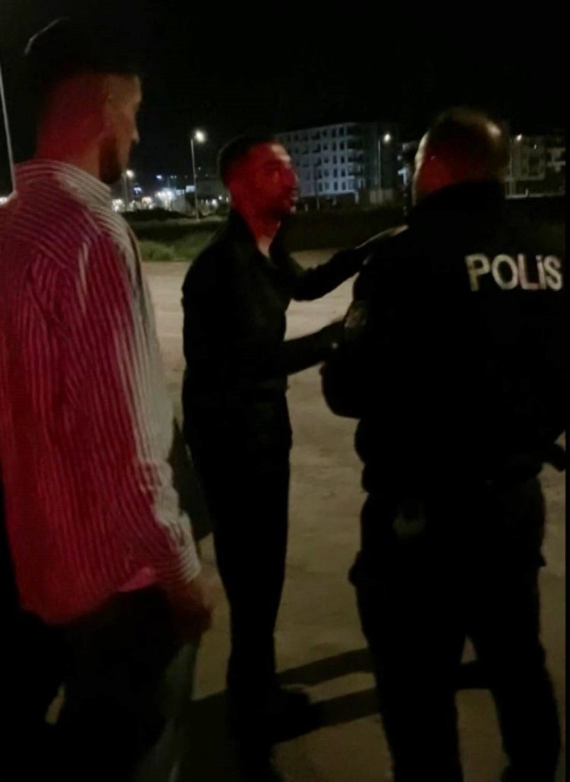 Tekme ve yumrukların havada uçuştuğu düğün kavgasına polis biber gazıyla müdahale etti - Resim : 2