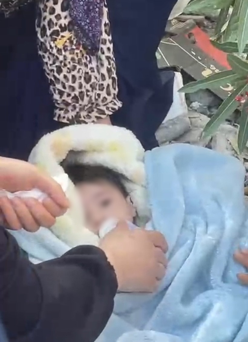 İstanbul Güngören'de boş arazide 3 aylık bebek bulundu - Resim : 2